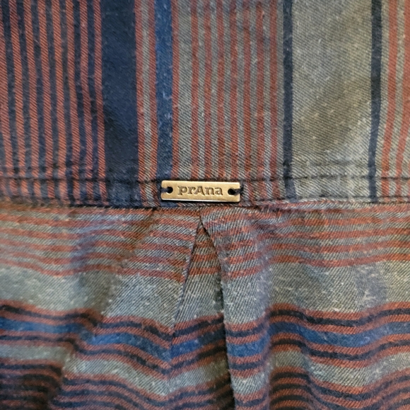 PrAna button down medium - Picture 4 of 5